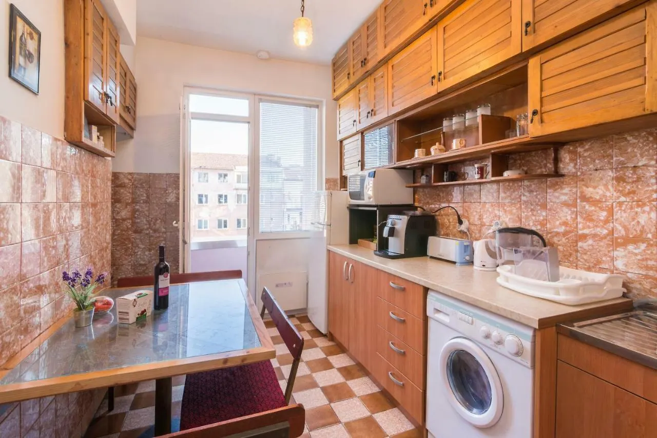 Rakovski Street Three Bedroom Ten People Spacious Apartment Sofie Bulharsko